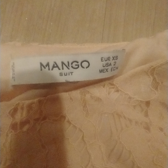 Pretty  peach all lace‎ top - Picture 2 of 7